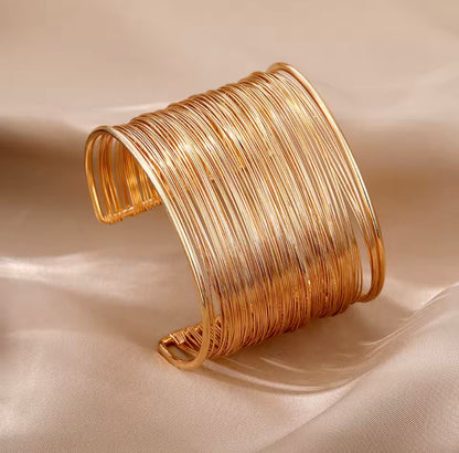 Bracciale “Aurora Gold” – Cuff a Fili Luminosi