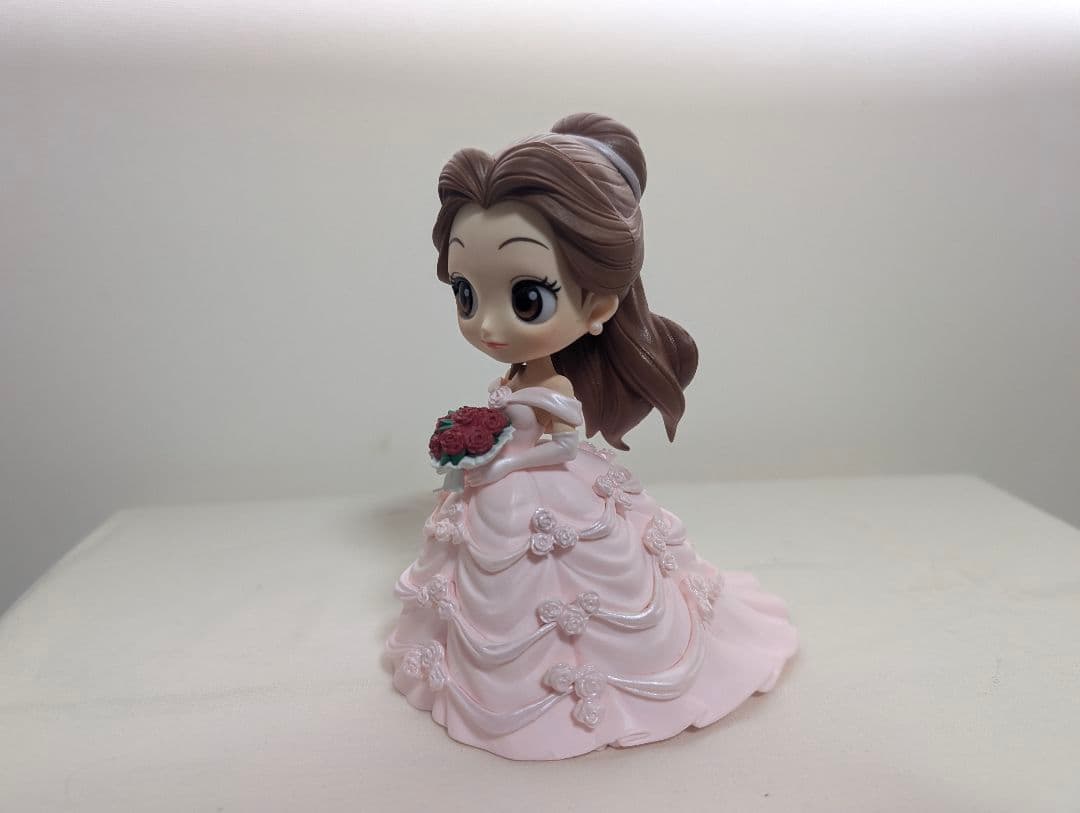 Mini figure ispirata a principessa con abito rosa – versione da collezione (Usata)