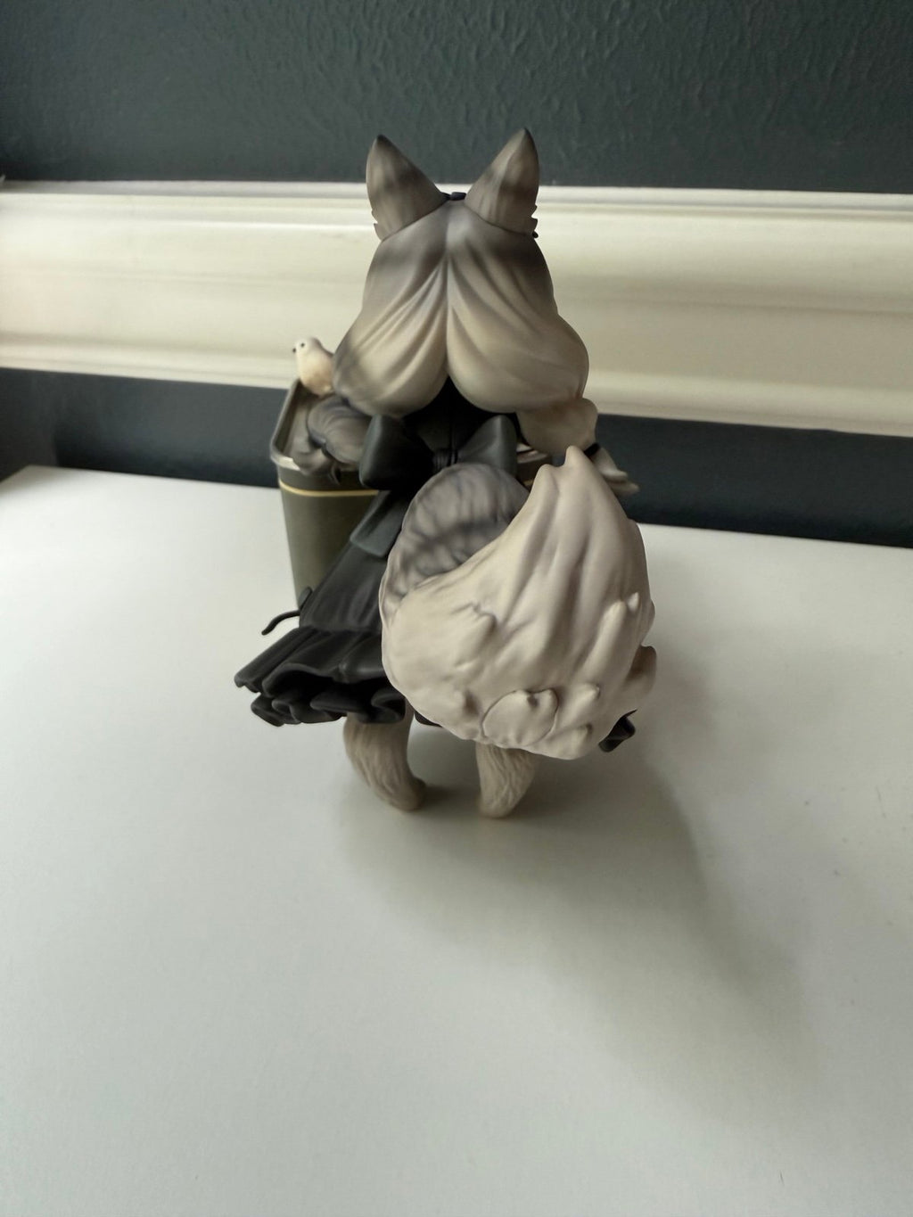 Figure originale Tea Time Cats – Girl with Cat & Tea Canister (Usata)