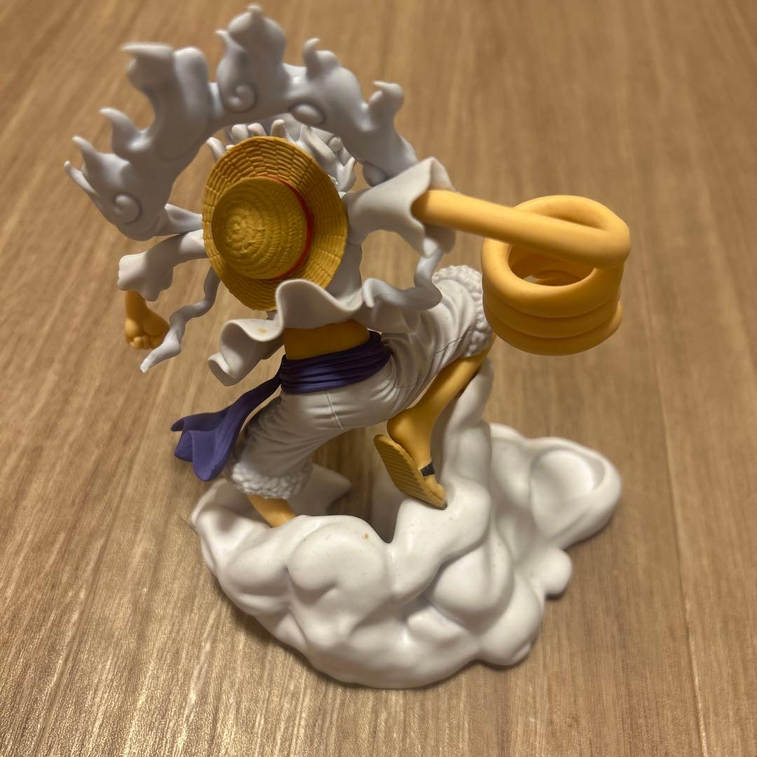 Figure ispirata alla forma Gear 5 – versione bianca (Usata)